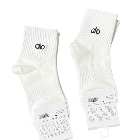 ALO Yoga Accessories - NWT 2 Pair ALO Yoga White Women’s Half Crew Socks Size M